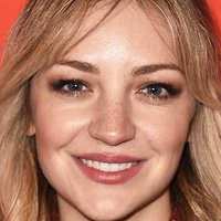 Abby Elliott Nua