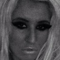 Becky Constantinou Nua