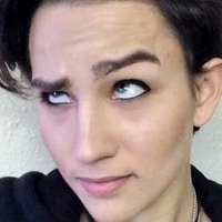 Bex Taylor-Klaus Nua