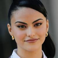 Camila Mendes Nua