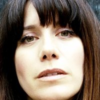 Caroline Catz Nua
