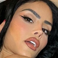 Chloe Saxon Nua
