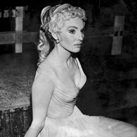 Diane Cilento Nua
