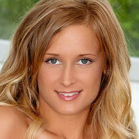 hollyrandall Nua