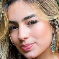 Julia Puzzuoli Nua