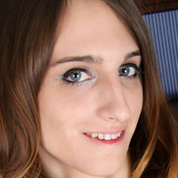Kelly Klaymour Nua