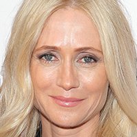 Kelly Rowan Nua