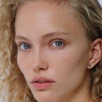 Kim Van der Laan Nua
