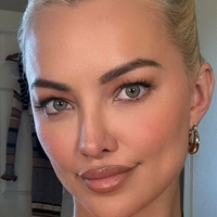 Lindsay Pelas Nua