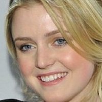 Lorraine Nicholson Nua