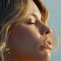 Melanie De Toni Nua