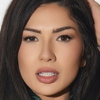 Melanie San Roman Nua