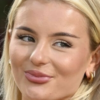 Mia Slater Nua