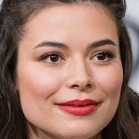 Miranda Cosgrove Nua