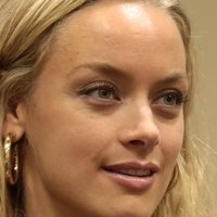 Rachel Skarsten Nua