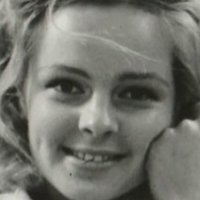 Sabine Sinjen Nua