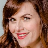 Sara Rue Nua