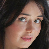Sarah Es Nua
